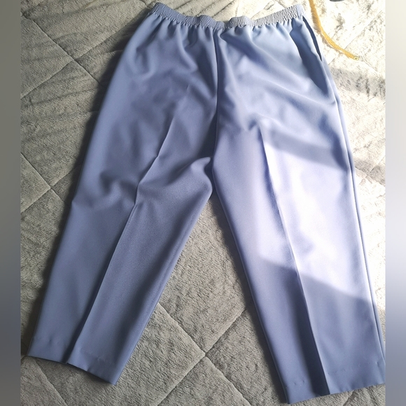 Light purple pants. Size 18 - Picture 5 of 11